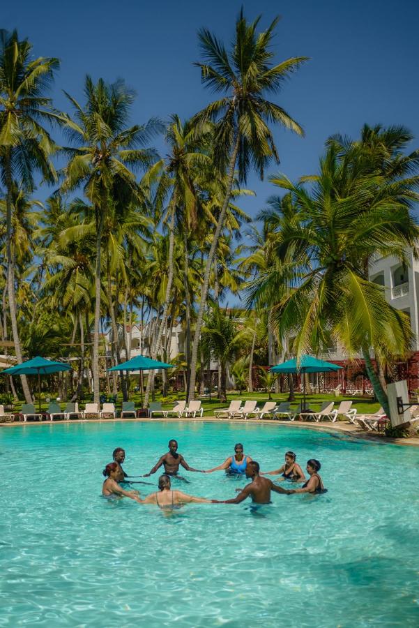 Sarova Whitesands Beach Resort & Spa swimming pool area